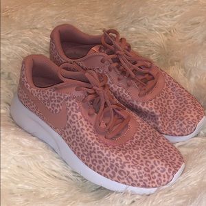 NWT Women’s Nike Tanjun Leopard size 6.5